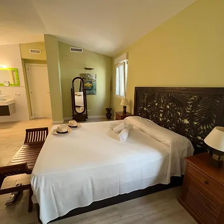 Castillitos En El Aire En Lo Alto Del Montgo-denia-piscina * Dénia