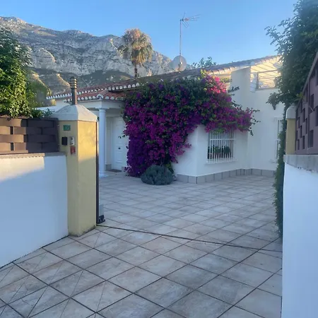 Castillitos En El Aire En Lo Alto Del Montgo-denia-piscina * Denia