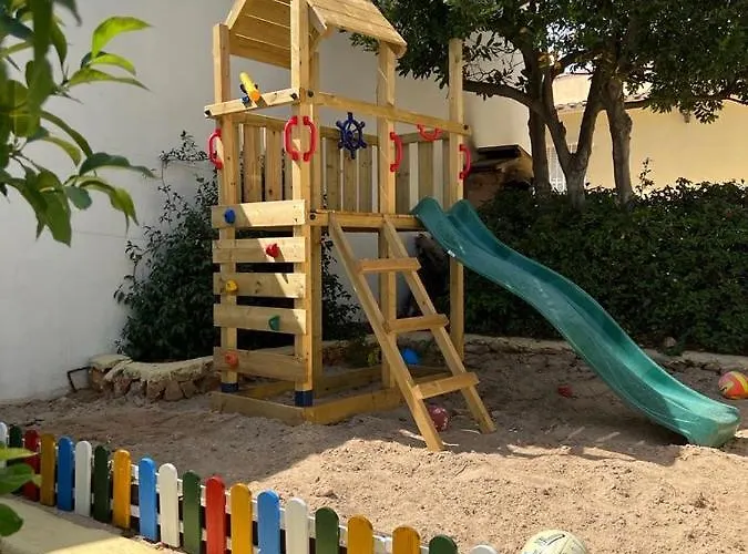 Castillitos En El Aire En Lo Alto Del Montgo-denia-piscina