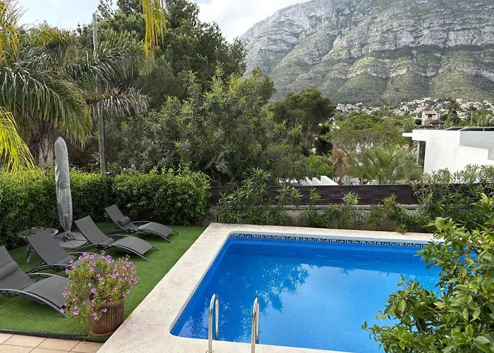 Castillitos En El Aire En Lo Alto Del Montgo-denia-piscina Villa