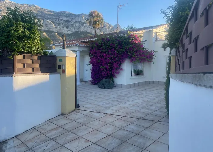 Castillitos En El Aire En Lo Alto Del Montgo-denia-piscina * Denia