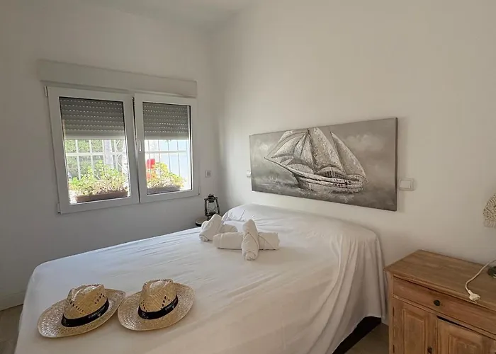 Castillitos En El Aire En Lo Alto Del Montgo-denia-piscina