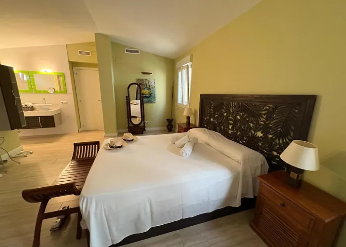 Castillitos En El Aire En Lo Alto Del Montgo-denia-piscina * Dénia