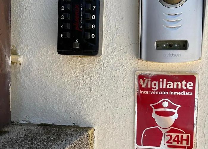 Castillitos En El Aire En Lo Alto Del Montgo-denia-piscina Dénia